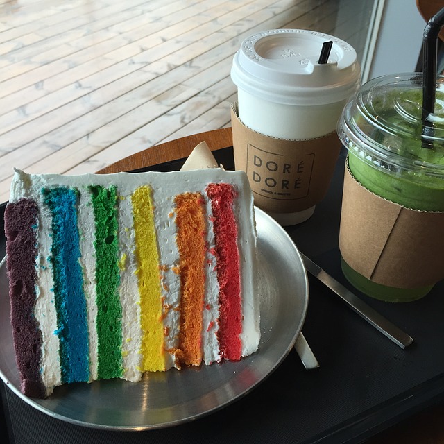 barevný dort.jpg