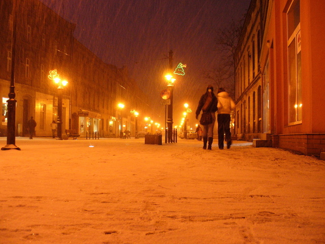zimní osvětlená ulice